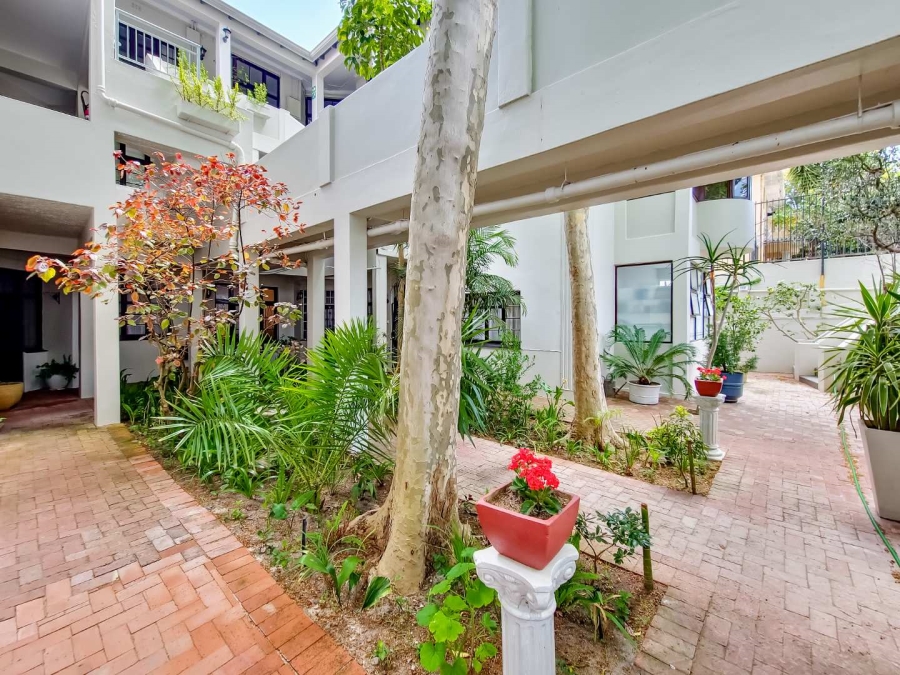 To Let 1 Bedroom Property for Rent in Sea Point Western Cape